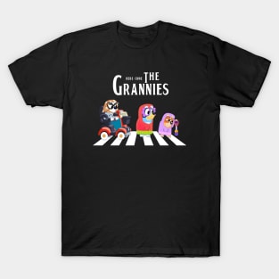 bluey here come the grannies, band style T-Shirt